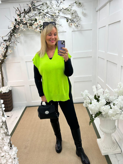 Phoenix: Green button knit top. One size: 14-20