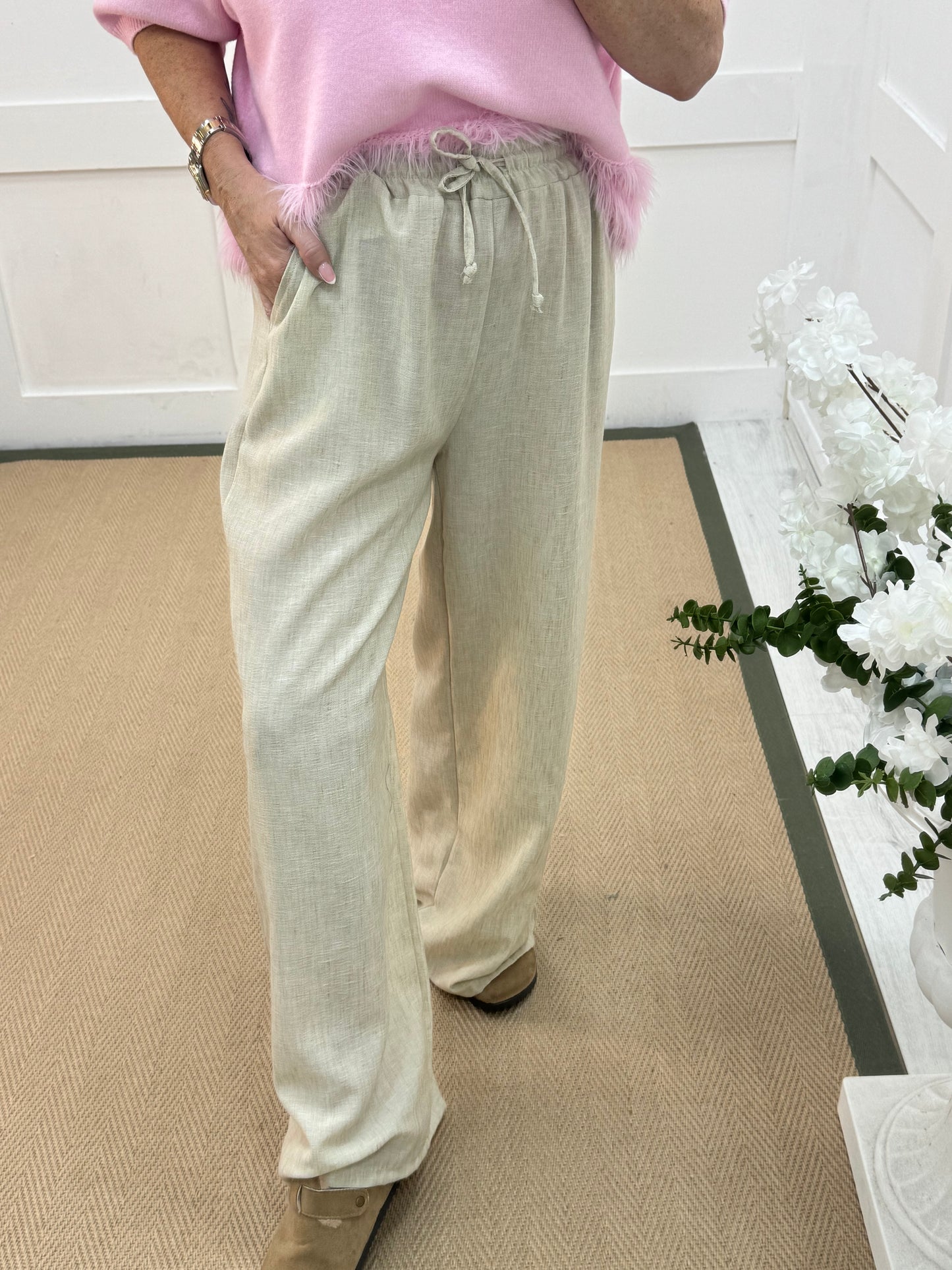 Leanne: Cream wide leg trousers. One size: 10-14