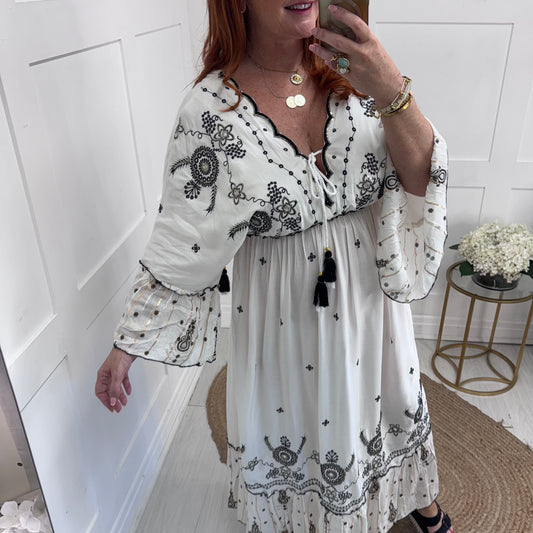 Carlie: White & black bohemian maxi dress. One size: 12-18