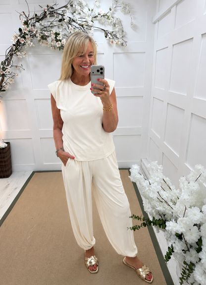 Cora: Cream top & trouser co-ord set. One Sz: 12-18