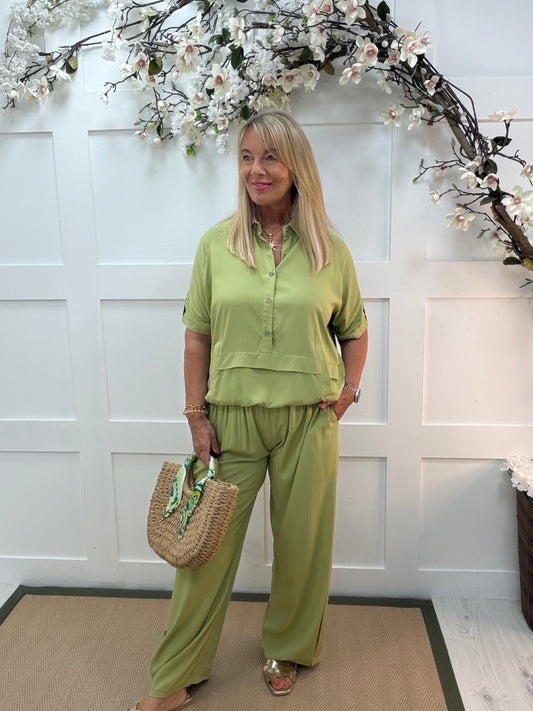 Sloane: 3/4 sleeve buttoned front elasticated waist top. One size: 14-20. 3 colours