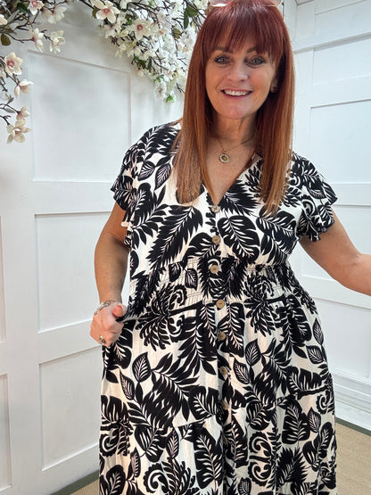 Emmy: Black & white stretchy V neck midi dress. One size: 10-18