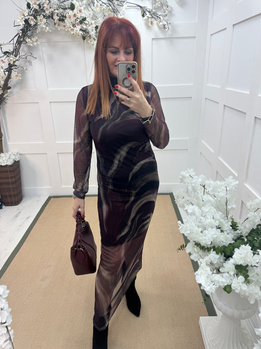 Malin: Burgundy mesh bodycon dress. One size: 8-16