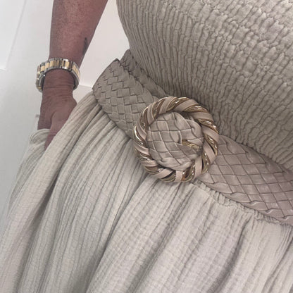 Elva: Stone round buckle weave belt. One size: 8-18