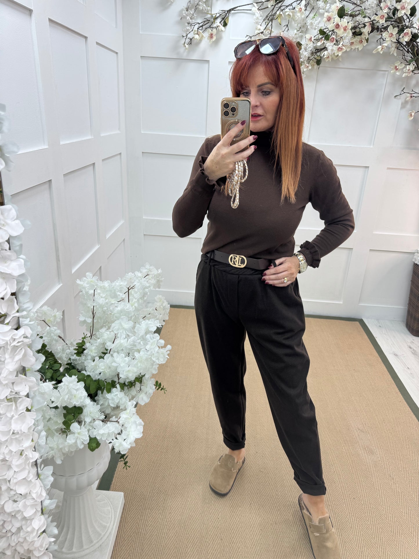 Rylee: Brown herringbone belted trousers. One size: 10-14