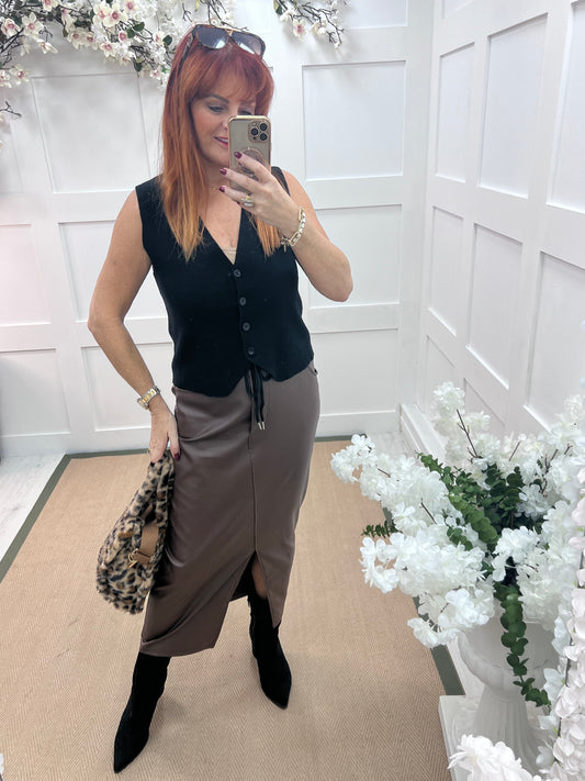 Fern: Brown faux leather pencil skirt. One size: 10-16