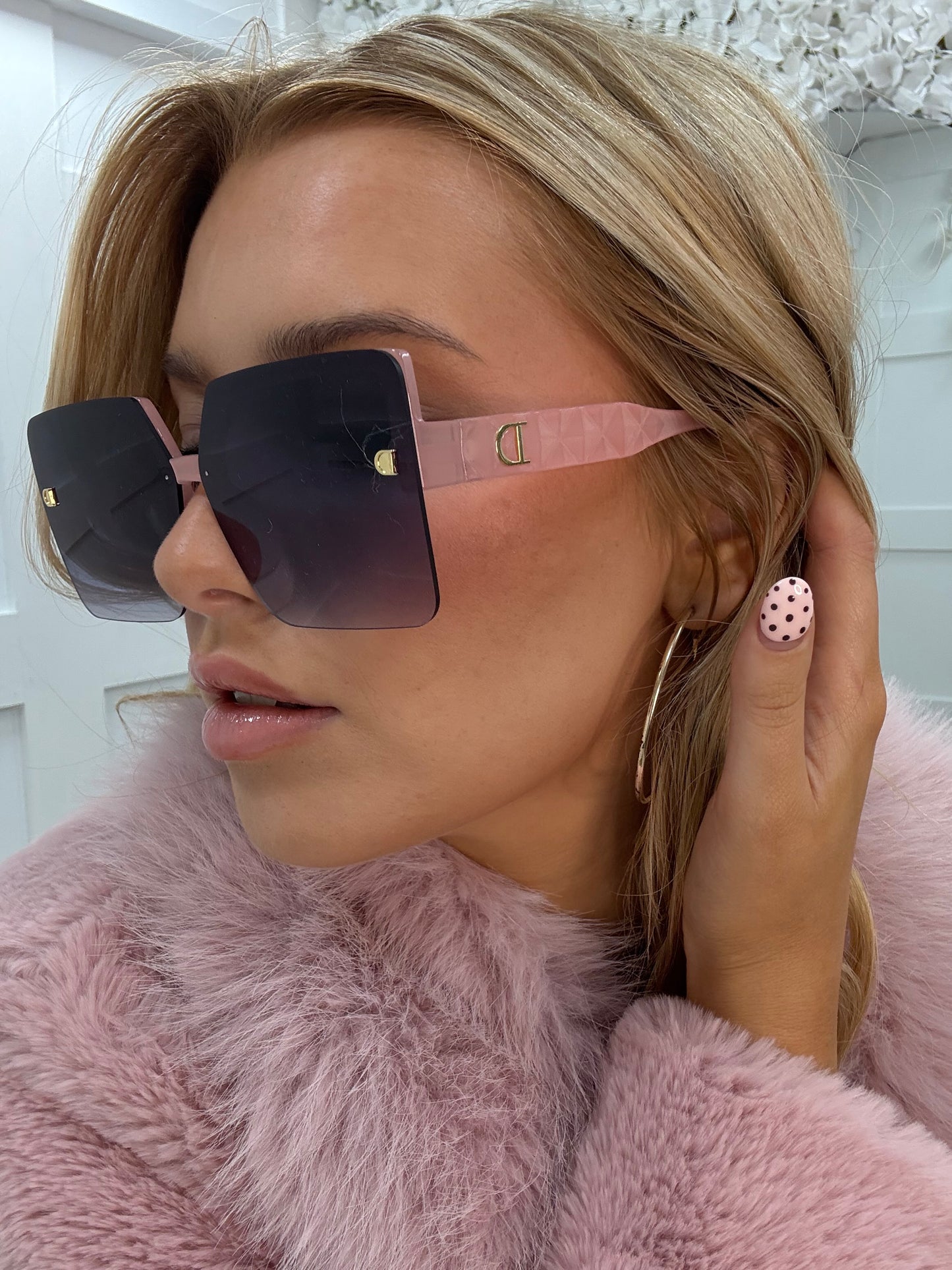 Mykonos: Baby pink oversized fashion sunglasses