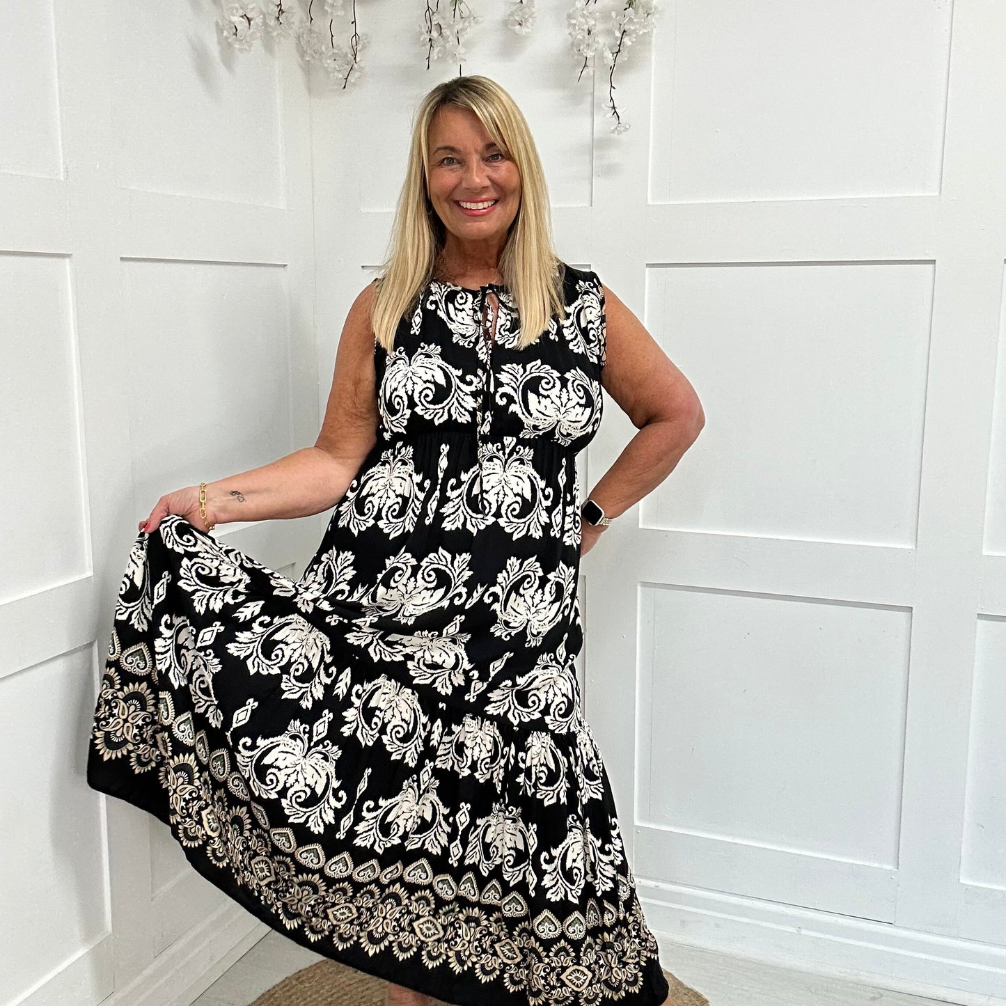 Danni: Black & cream V neck maxi dress. One size: 12-18