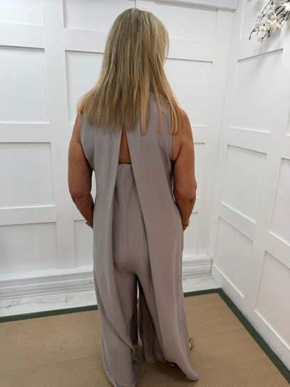Madison: Sleeveless wide leg jumpsuit with pockets. One size: 12-18. 2 colours