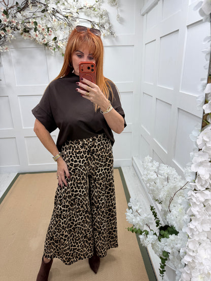 Loxley: Leopard print stretchy 3/4 coulottes. One size: 8-12
