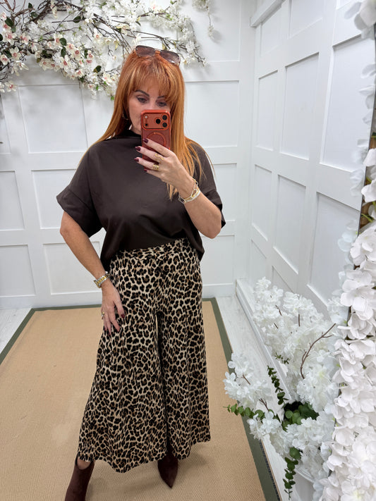 Loxley: Leopard print stretchy 3/4 coulottes. One size: 8-12
