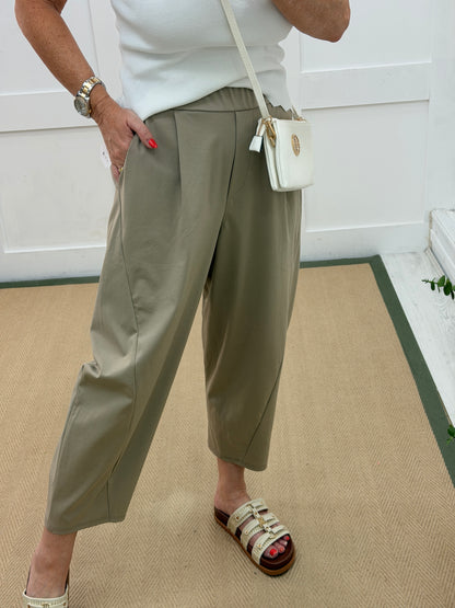 Billie: Barrel leg trousers with pockets. One size: 10-18. 5 colours