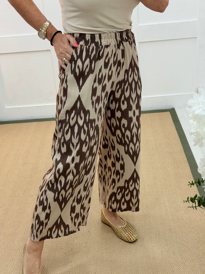 Tilly: Brown & beige geometric printed wide leg 3/4 trousers. One size: 8-14