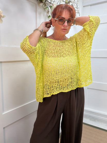 Payton: Popcorn 3/4 sleeve top. One Sz: 12-18. 3 colours