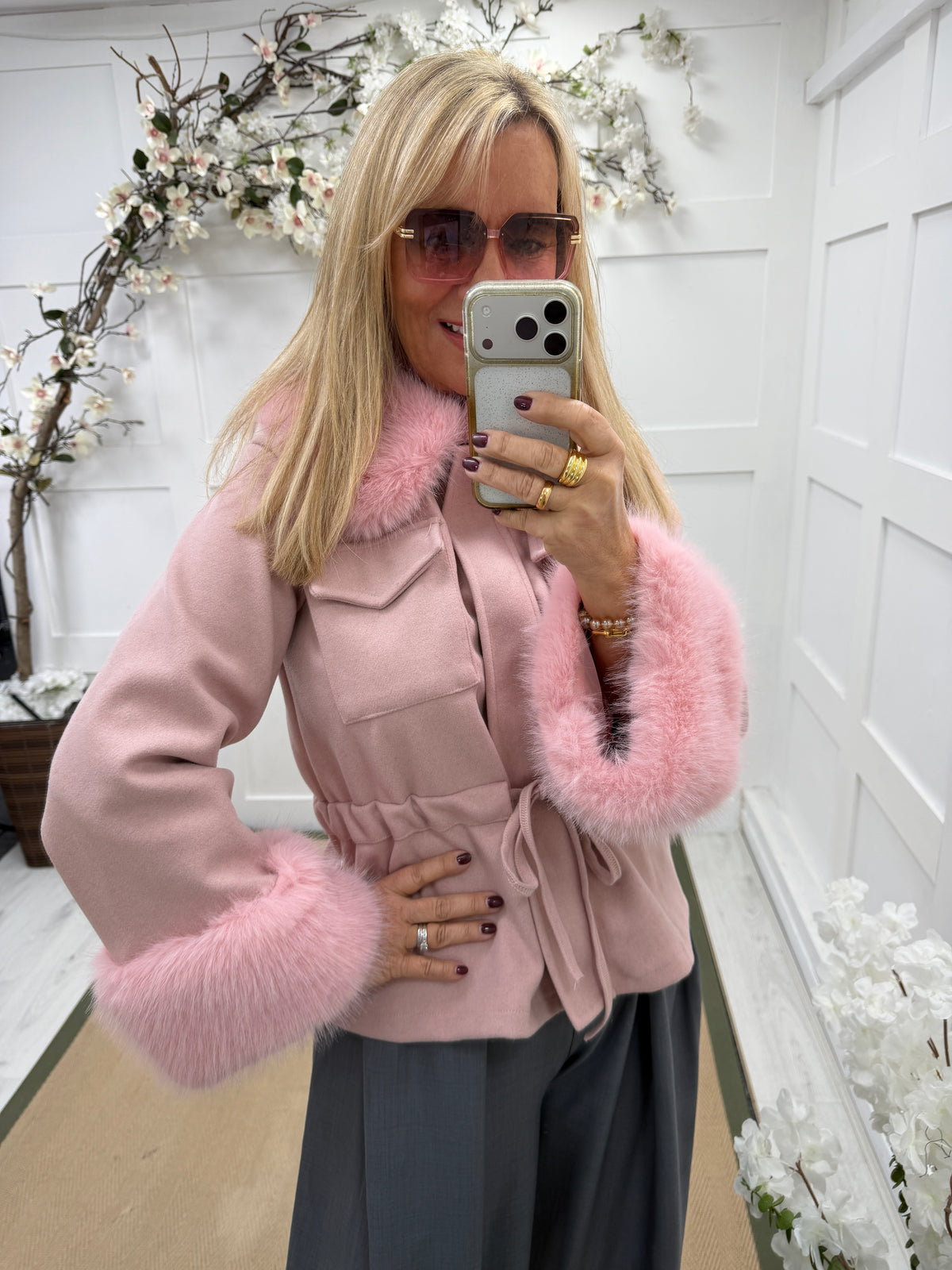 Farah: Faux fur trim jacket. One size: 10-16. 3 colours