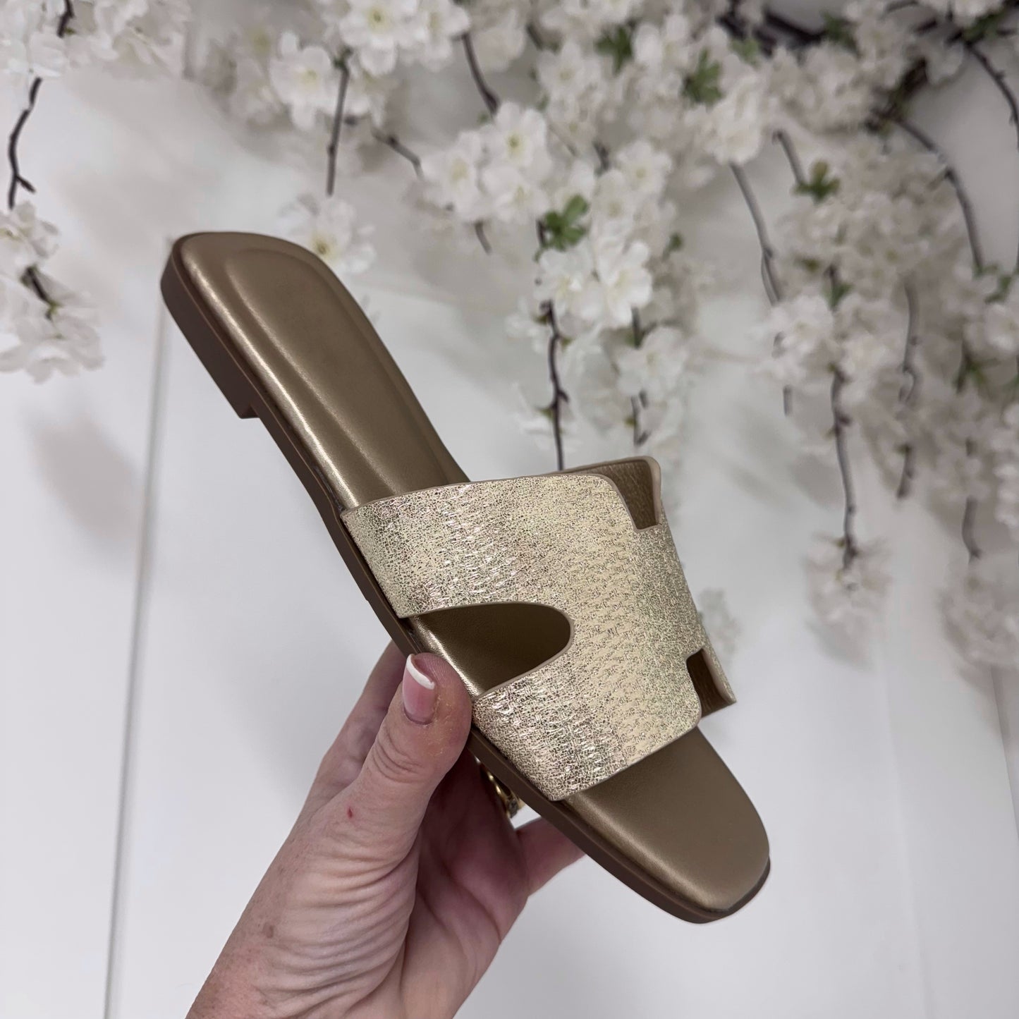 Heidi: Gold H style sliders. Sizes: 3-8