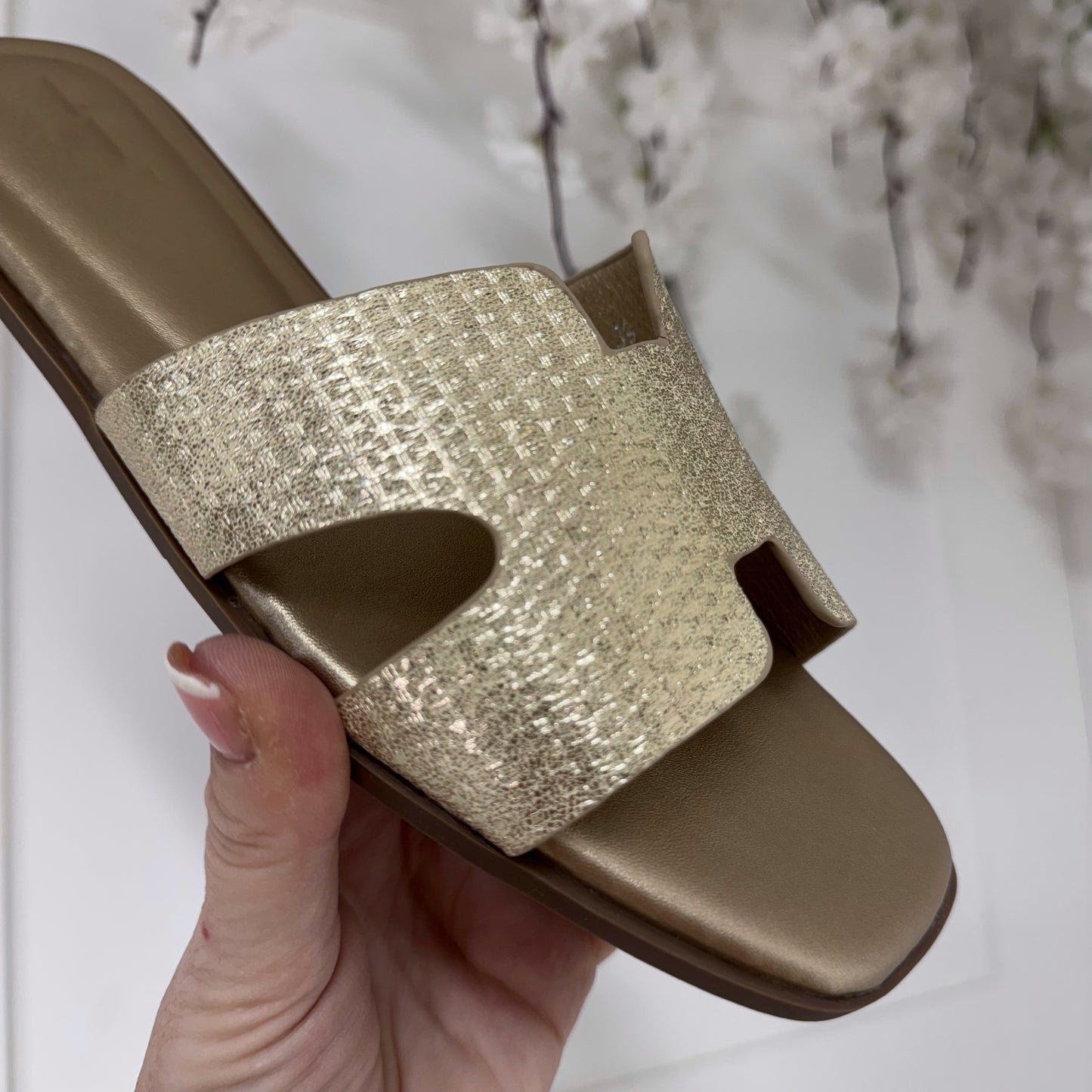 Heidi: Gold H style sliders. Sizes: 3-8