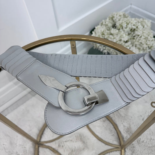 Rina: Stretchy belt with large buckle. One Size 10-18/20