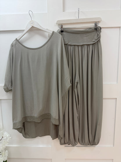 Chloe: Silky sequin top & harem trouser set. One size: 14-20. 3 colours