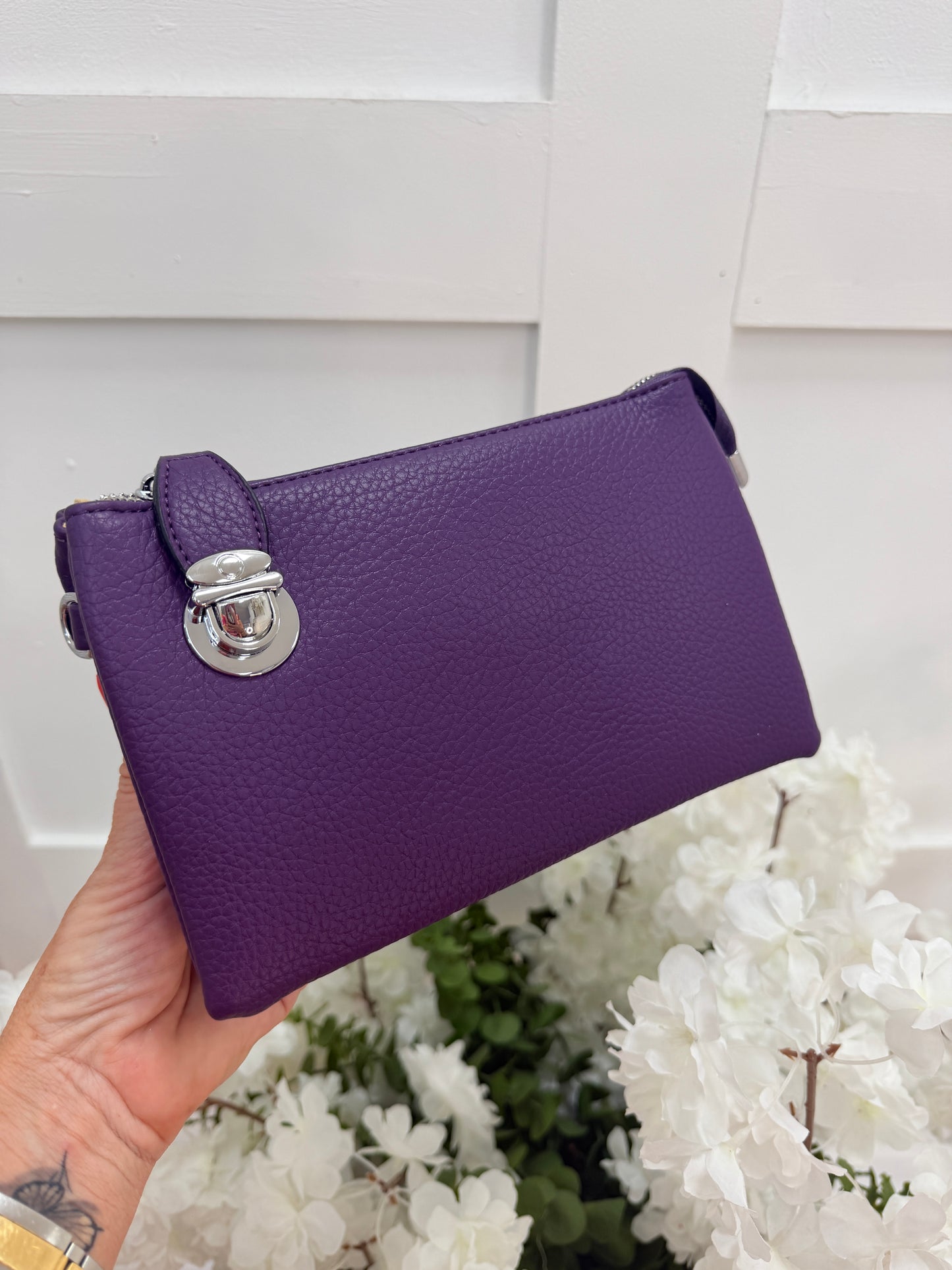 Britt: Three pocket crossbody bag. Various colours
