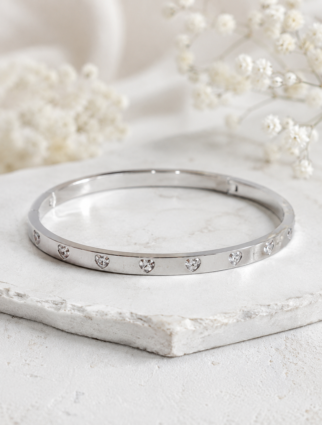 Amour luxe: 18K gold plated diamanté heart bangle