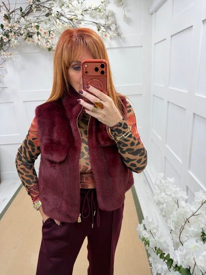 Gabby: Faux fur gilet with chest pockets and suede lining. 2 sizes. 2 colours