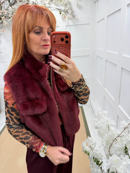 Gabby: Faux fur gilet with chest pockets and suede lining. 2 sizes. 2 colours