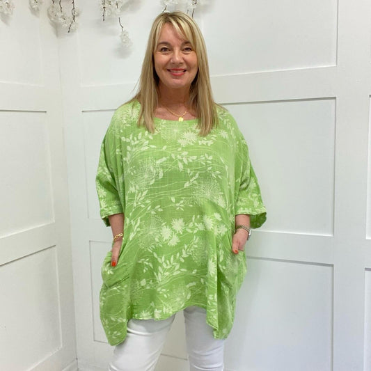 Kerrie: Oversized cotton pocket top. One size 14-30