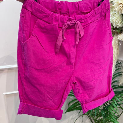 Marta: Stretchy pocket magic shorts. One Size 10-18